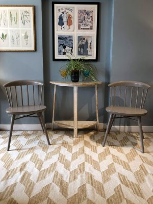 yellow geometic kelim with chairs