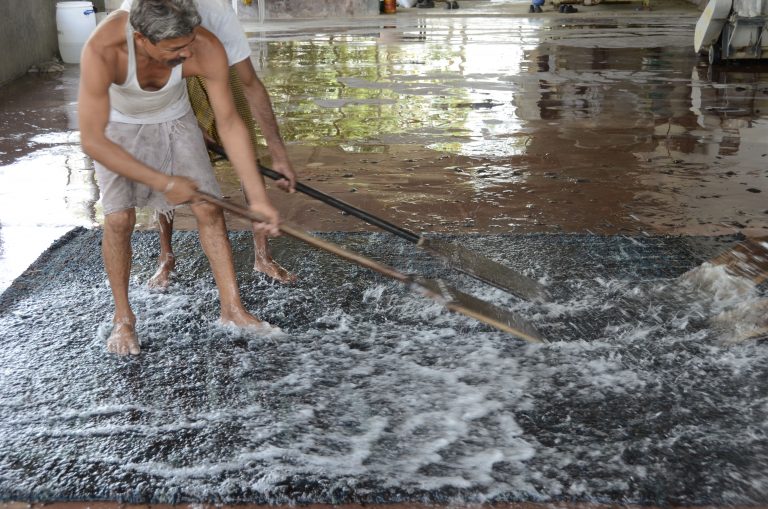washing rugs making process